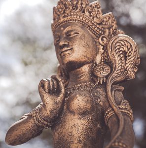 Meditative Statuen verschönern die Finca Son Mola Vell